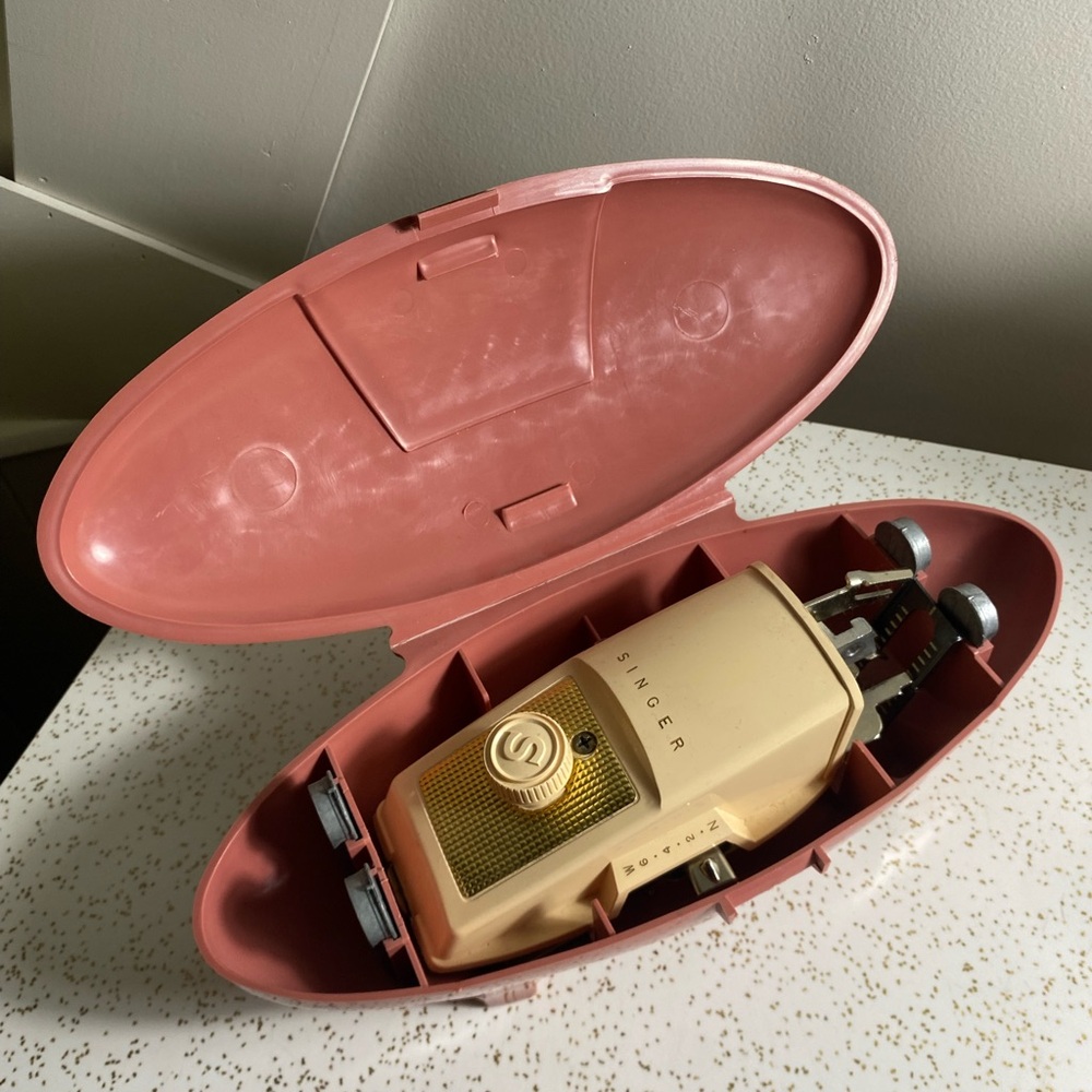 Vintage SINGER sewing machine button hole attachment Pink clamshell